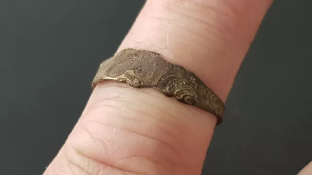 Stunning VR. Post Medieval bronze finger ring. A must read Description. L135g 2