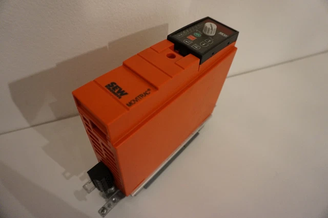 SEW EURODRIVE MC07B0005-5A3-4-00 Movitrac B Frequenzumrichter + Fbg11B ...