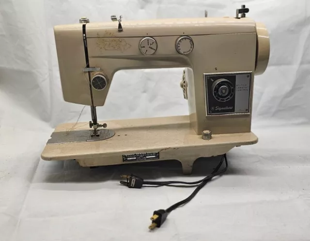 SIGNATURE / MONTGOMERY WARD - Vintage - Sewing Machine (Model UHT J260F)