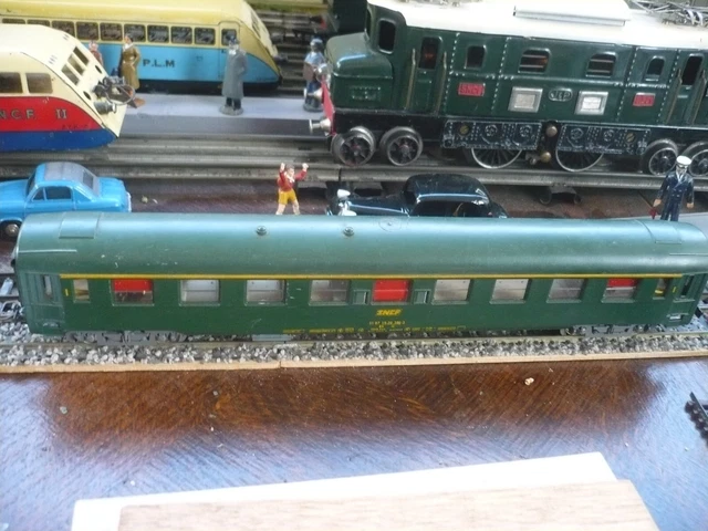 Voiture Voyageurs HO Jouef Verte UIC 1re Classe - Époque 3 - Sans Vitrage - Occasion Pour Réseau Miniature