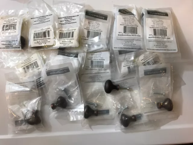 STYLE SELECTIONS CABINET/Door Knobs /Handles Lot Of 16 Aged Bronze 1.13”(#D0755)