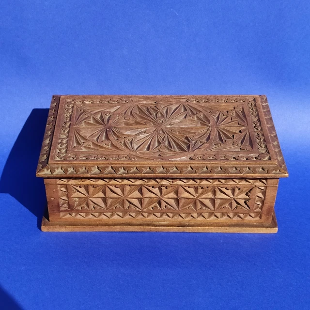 Boîte Décorative en Bois Sculpté Style Livre Ancien - Fleur de Lys - Décoration Boîte Décorative en Bois Sculpté Style Livre Ancien - Fleur de Lys - Décoration