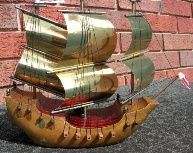 Wooden Model Galleon Light in great condition