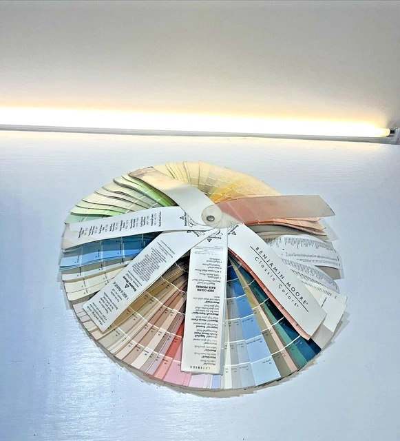 BENJAMIN MOORE PAINT Chip Classic Colors Authentic 2010 Swatch Fan Deck