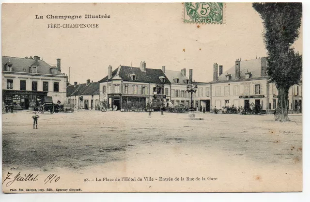 FERE CHAMPENOISE - Marne - CPA 51 - Hotel de ville - la place - café du commerce