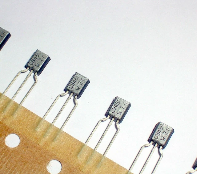 50PCS 2PC945P 2SC945P Transistor TO-92 #A6-39 EUR 13,49 - PicClick DE