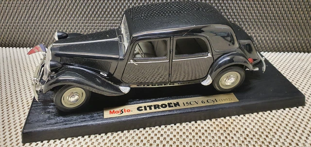 Maisto Special Edition 1:18 - Model Car - Citroën 15CV 6 Cyl 1952 Diecast Model With 6 Openings