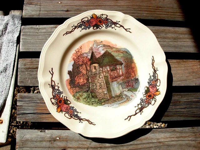 BELLE ASSIETTE PLATE  ANCIENNE D OBERNAI SARREGUEMINES FRANCE décor ALSACIEN.