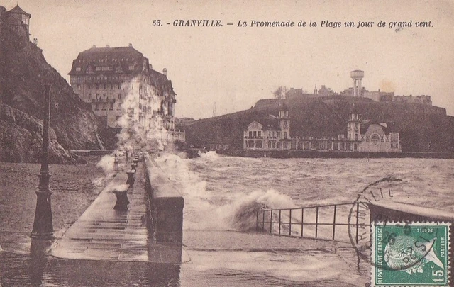 CPA 50 St-Pair/Mer GRANVILLE La Promenade de la Plage un jour de grand vent 1926