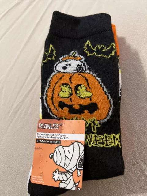 NWT Women’s 3 Pairs of Peanuts Snoopy and Woodstock Halloween Socks