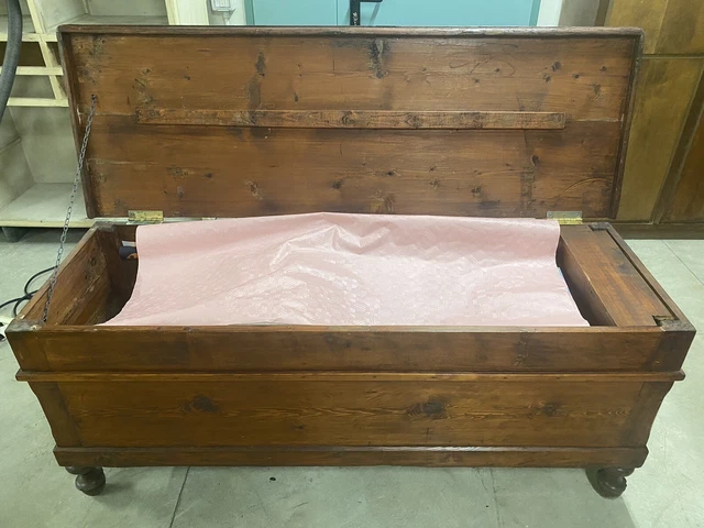 Cassapanca in legno di noce. Fine 1800