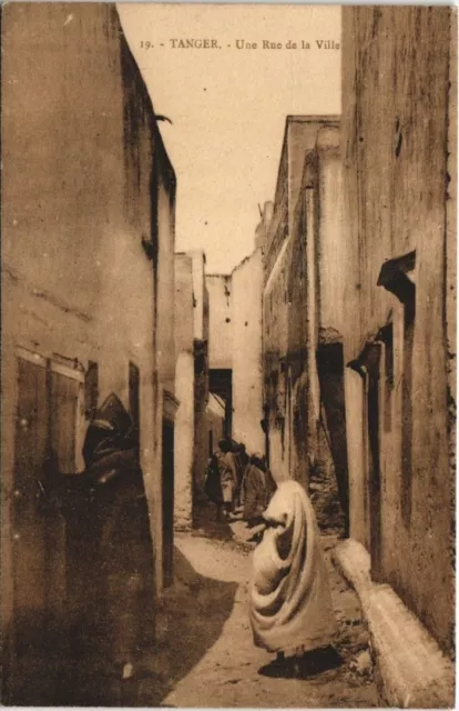 CPA AK MAROC TANGER Une Rue de la Ville (31693)