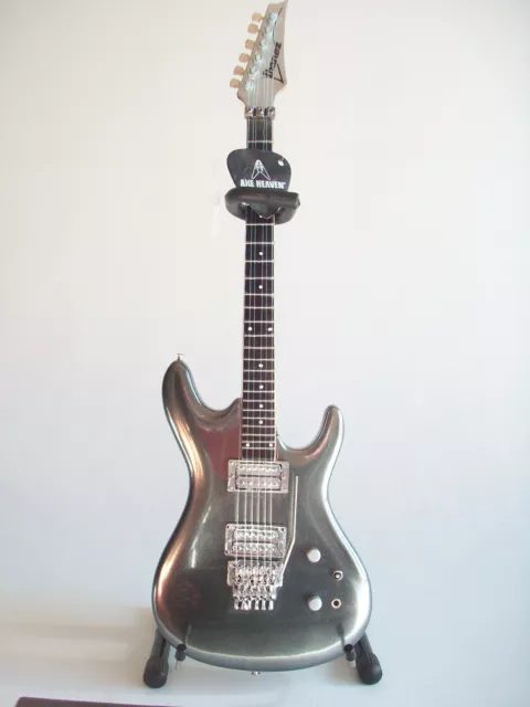 Guitare miniature Axe heaven Ibanez JS "Chrome boy" Joe Satriani