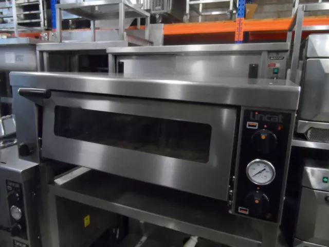 Lincat PO430 Single Deck Pizza Oven 4 x 12" Capacity £625 + Vat