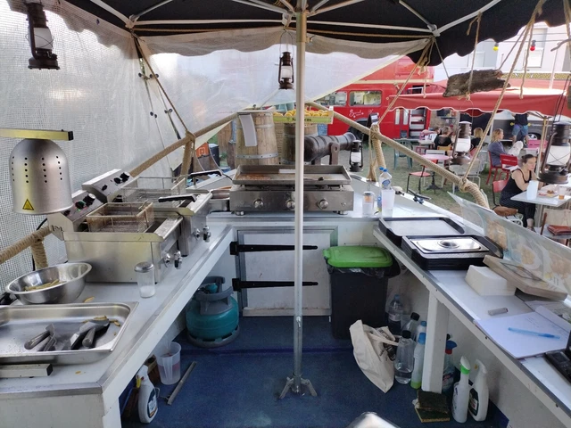 food truck Food Boat Pirate Restaurant 9