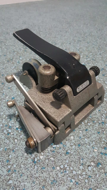 Colleuse film 35 mm (CNC AP 96 480)   Collection   Catalogue des