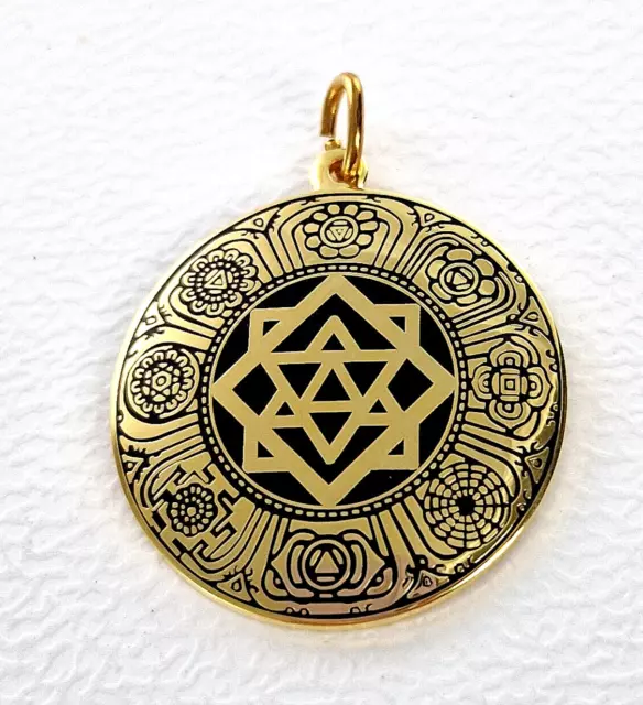 Tantra Amulett vergoldet emailliert 30 mm Schmuck Talisman Anhänger Gelassenheit