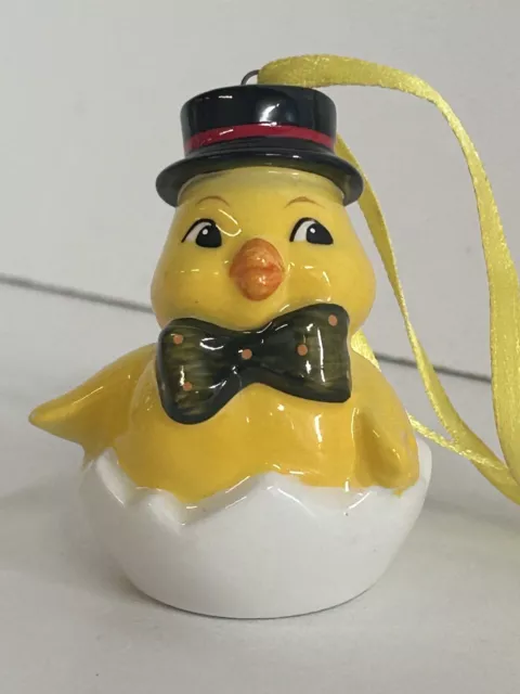 Anhänger Küken mit Hut und Fliege im Ei Figur Goebel Göbel Ostern 614/24