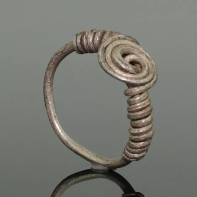 ANCIENT VIKING SILVER SPIRAL RING - CIRCA 9th/10th CENTURY    (0090)