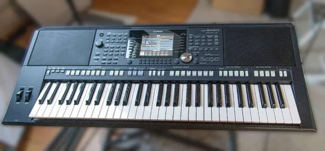 YAMAHA PSR-S950  Electronic Keyboard