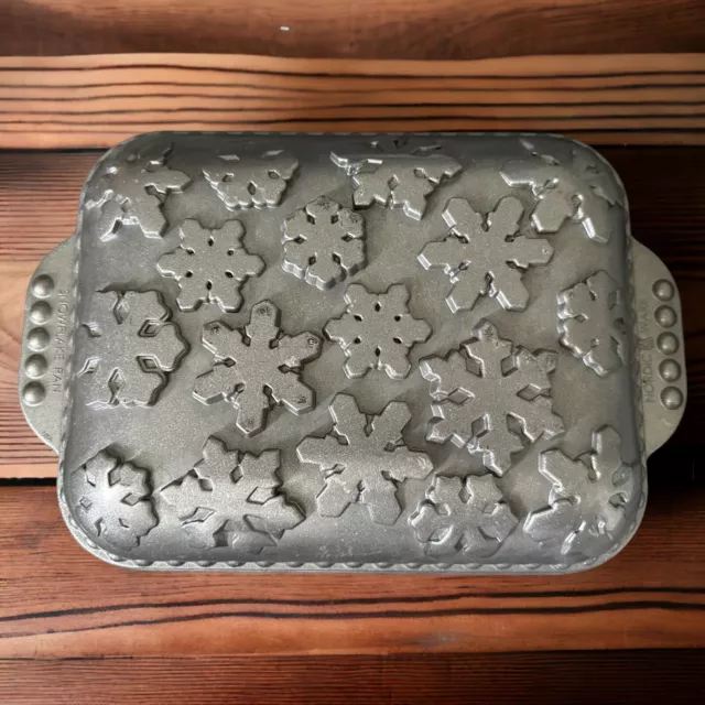 Nordic Ware 11x9 10 Cup Snowflake Cake Pan - Cast Aluminum - Pre-owned