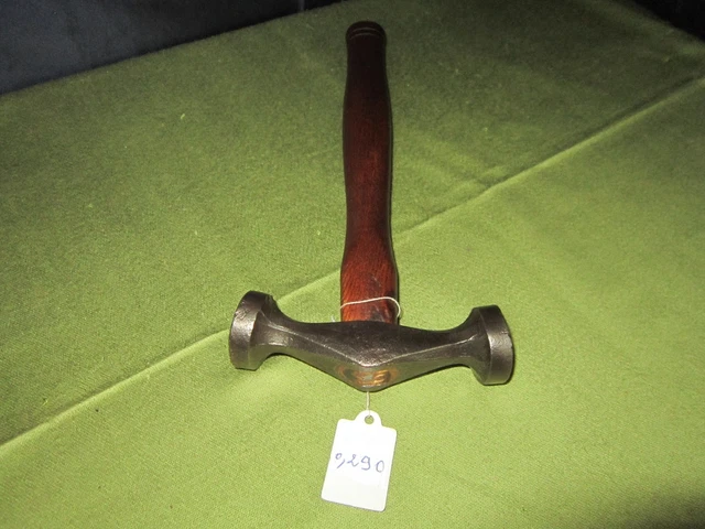 Marteaux Anciens De Cordonnier Image stock - Image of artisanat, wooden