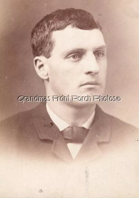 Antique Cabinet Card Photo Handsome Young Clean-shaven Victorian Man