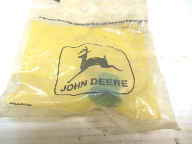 New Old Stock John Deere Drill Planter Disc Bearing Cover Screw Plug A39M