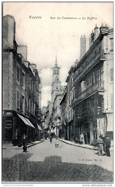 58 NEVERS - rue du commerce, le beffroi