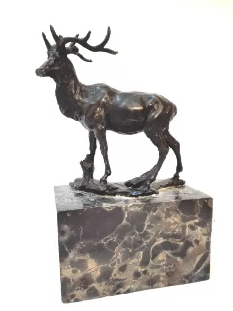 Scultura in bronzo di un cervo  .Firmato L.Cavin -  ( Periodo1950-60)