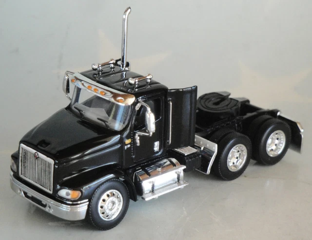 ダイキャストプロモーション　International 9100 DayCab INTERNATIONAL 9100 DayCab TOWNE AIR FREIGHT 53' South Bend 1