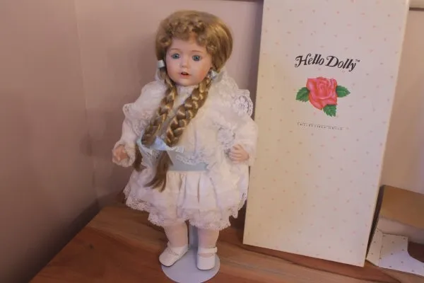 New Vintage Hello Dolly 19 inch Porcelain Doll in box Hayley '91 open mouth
