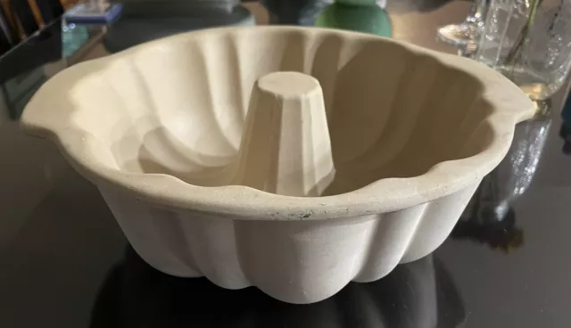The Pampered Chef Family Heritage Stoneware 10" Bundt Baking Fluted Cake Pan-New The Pampered Chef Family Heritage Stoneware 10" Bundt Baking Fluted Cake Pan-New