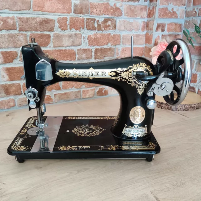 Singer 28k Heavy Duty Vintage Sewing Machine - Victorian Decals