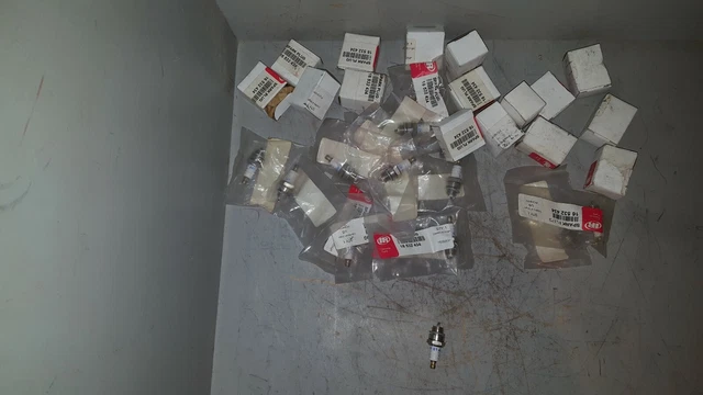 Lot of 31 Ingersoll Rand Spark Plug, 16 532 434, NHSP LD L9T