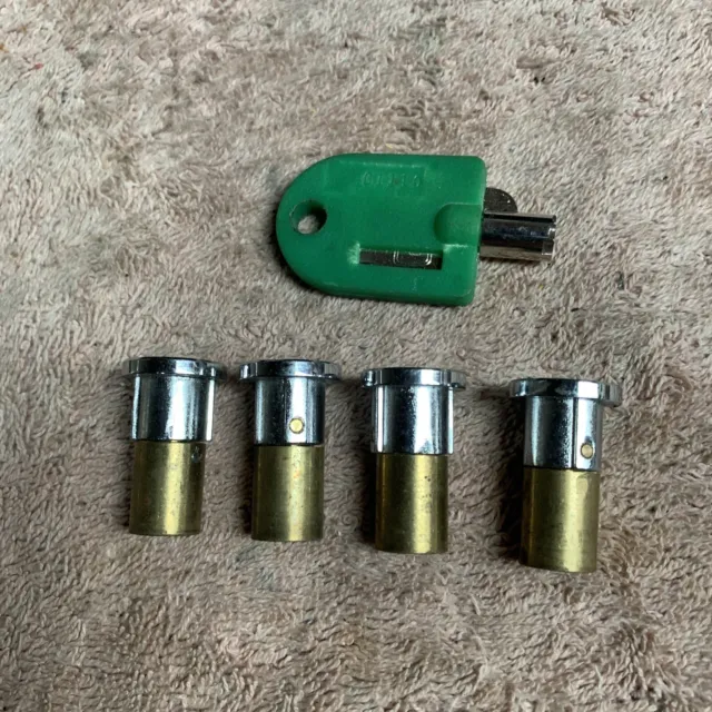 High Security Lock and Key Lot Of 4 And 1 Key For Oak Acorn A&a  Gumball machine