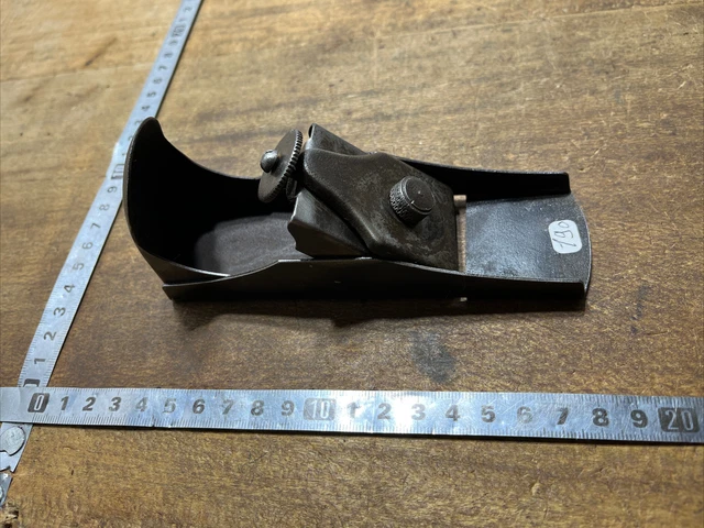 OUTIL ANCIEN. Ancien rabot à corne ECE. Outil de menuisier Old tool EUR 19,00 - FR