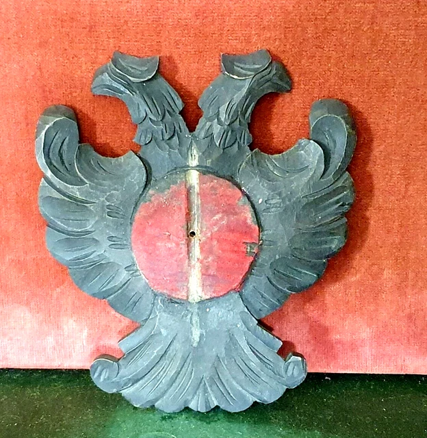 Eagle wood carving small panel 6.3 in - Antique French architectural salvage .