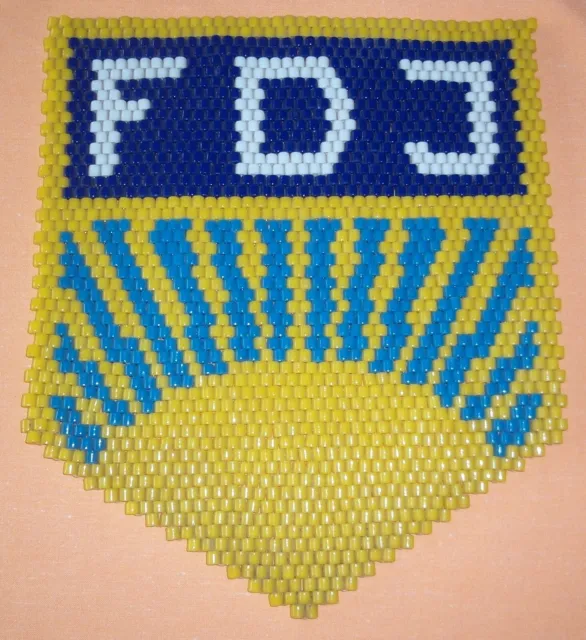 DDR Glasperlen Untersetzer Walzenperlen Perlen FDJ Emblem 26cmx30,5cm 605g KULT