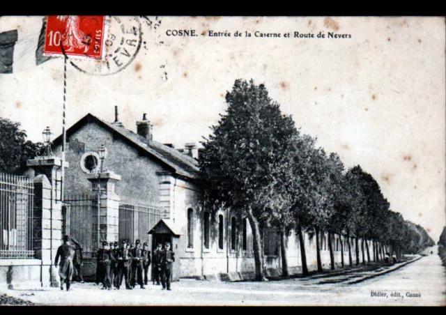 COSNE (58) Entrée de la CASERNE BINOT animée en 1909
