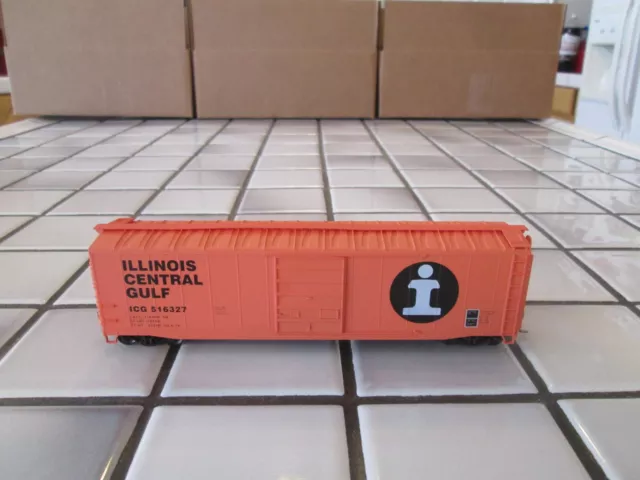 accurail ILLINOIS CENTRAL GULF 50 FOOT BOX CAR HO scale