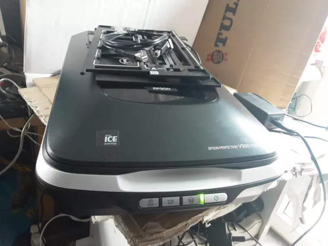 Epson Perfection V500 Photo Scanner IN VERY Condition  + NEGATIVE SLIDES