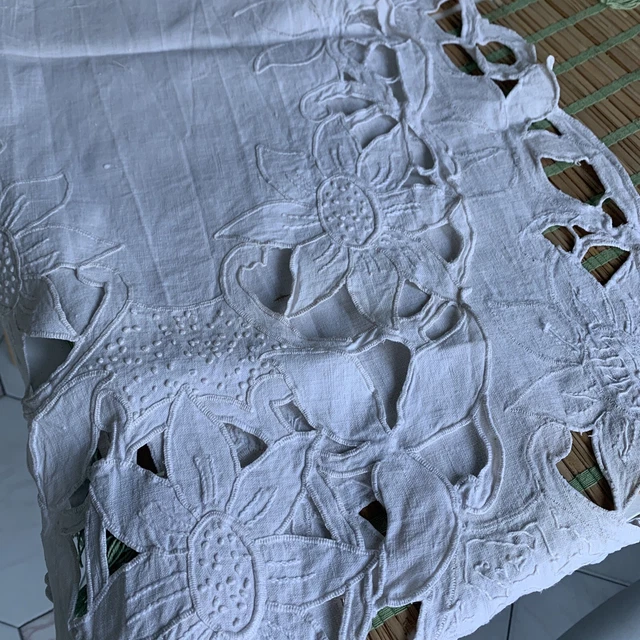 Dessus D’étagère Ou Cheminée En Lin Broderie Richelieu