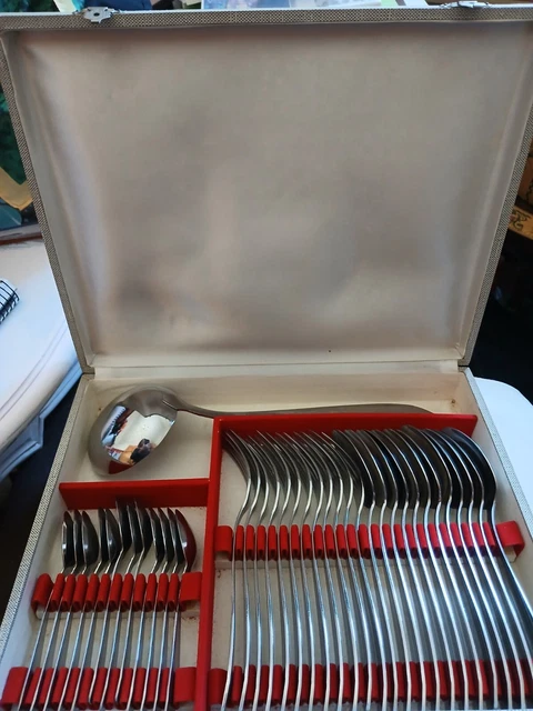 Ménagère ancienne en Inox dans son écrin