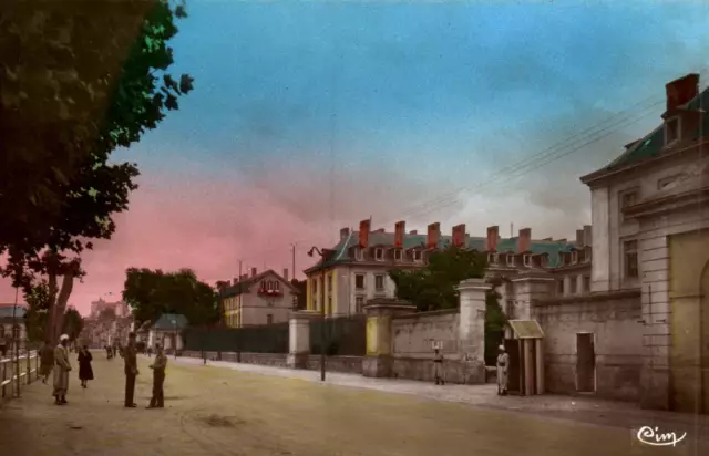 CPSM PF 49 - SAUMUR (Maine et Loire) - 19. Ecole de l'Armée Blindée et Cavalerie