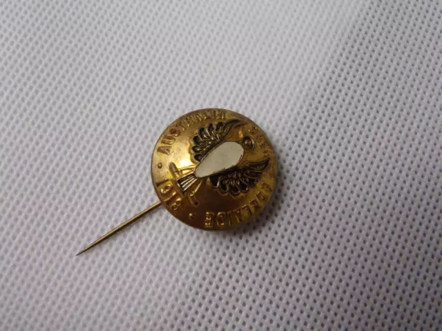 1918  Australia Day pin back metal badge - Adelaide with piping shrike      4313