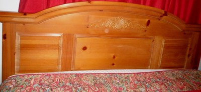 Queen Size Broyhill "Fontana" Bedroom Set, Pine Finish, Dresser, Mirror, Bed +++ 2