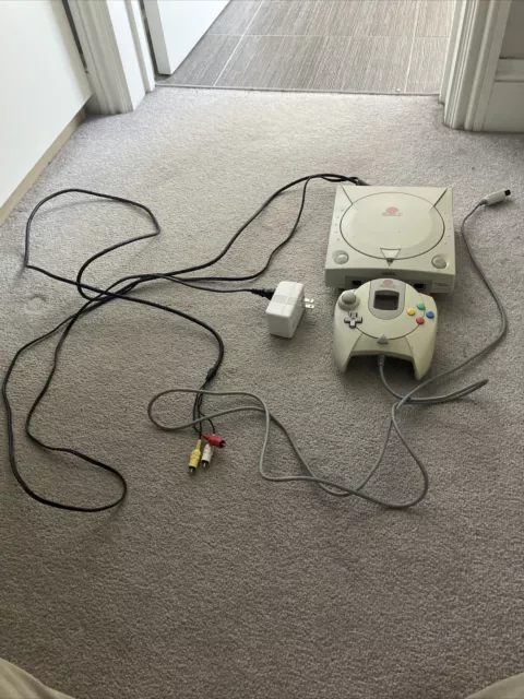 Japan Dreamcast console bundle (incl games and UK plug adapter)