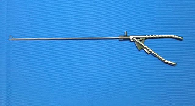 Laparoscopic 5mm Tooth Needle Holder SS Reusable Sterile Surgical Instrument