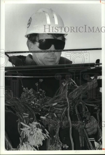 Press Photo Shon Morrissey, New York Telephone Company Line Splicer in Auburn